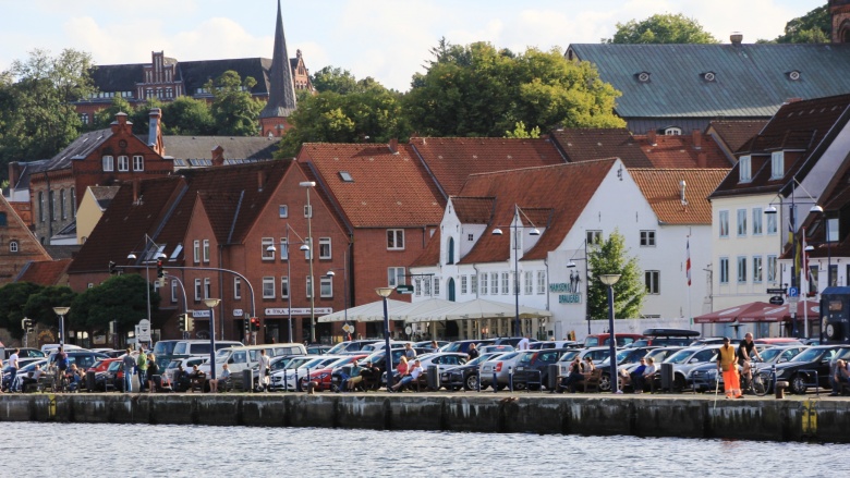 Parkplätze an der Schiffbrücke