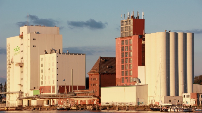 Hafen-Ost-Ansicht mit Silos