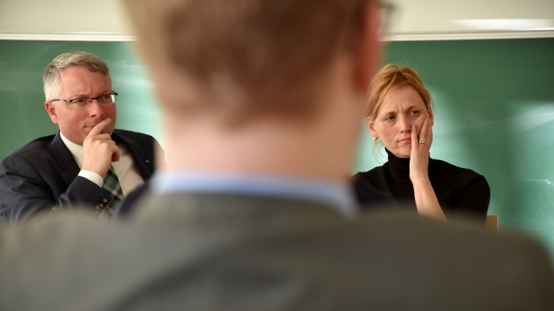 Karin Prien, designierte Bildungsministerin für Schleswig-Holstein, in der Diskussion mit Arne Rüstemeier