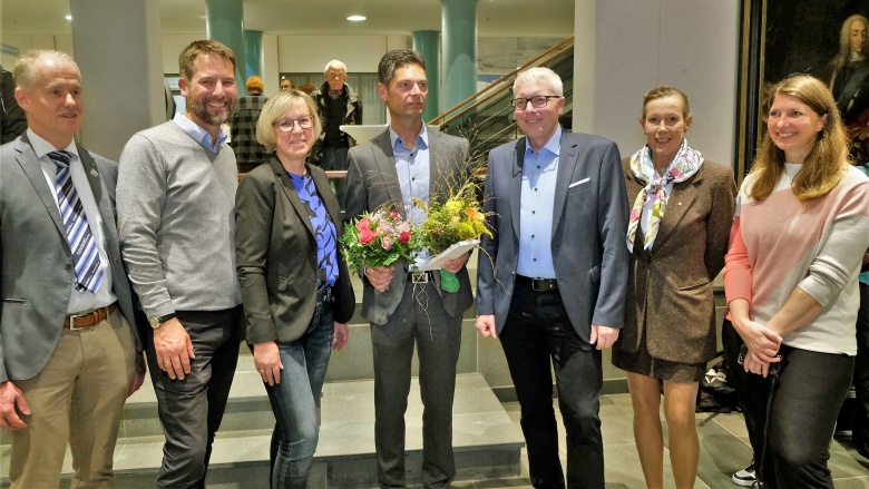 Kurz vor dem Endergebnis: Fabian Geyer mit den Unterstützern aus CDU, FDP und WiF Kurz vor dem Endergebnis: Fabian Geyer mit den Unterstützern aus CDU, FDP und WiF