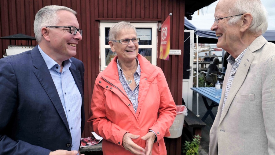 Cirsten Kasper-Stahl und ihr Mann im Gespräch mit dem Kreisvorsitzenden