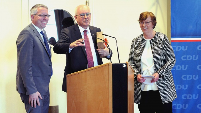 Volker Kauder, Vorsitzender der CDU/CSU-Bundestagsfraktion, mit Dr. Sabine Sütterlin-Waack und Arne Rüstemeier